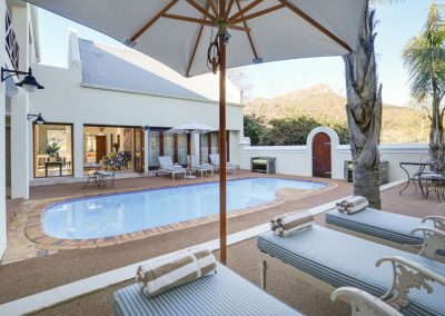 Entspannen am Schwimmbad